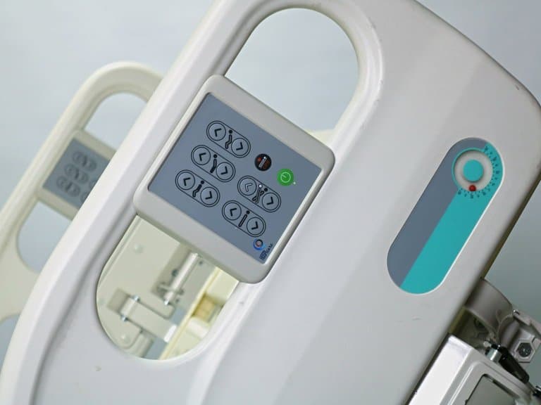 Integrated side-rail control panel and analogue backrest angle indicator of the F5 Medical Bed, detail — MLH-01