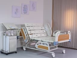 Lit bariatrique PRIME care à trois fonctions dans une chambre de patient — MLP-11